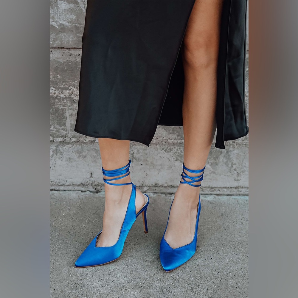 xxxSOLDxxxFun and elegant!. Lulu’s Giyana cobalt blue satin pointed-toe pumps.